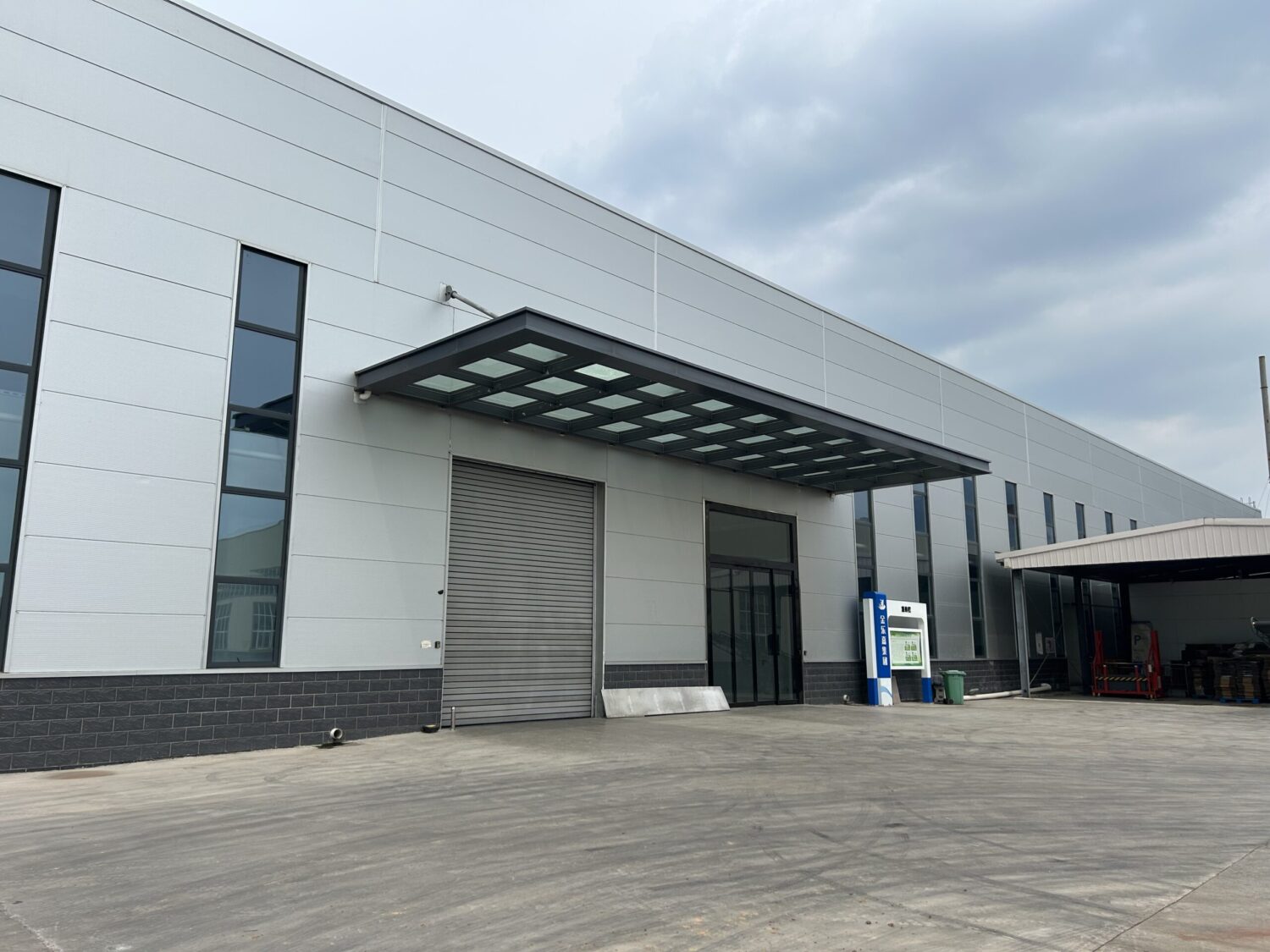 Finished Product Warehouse Exterior of Breadcrumbs Factory