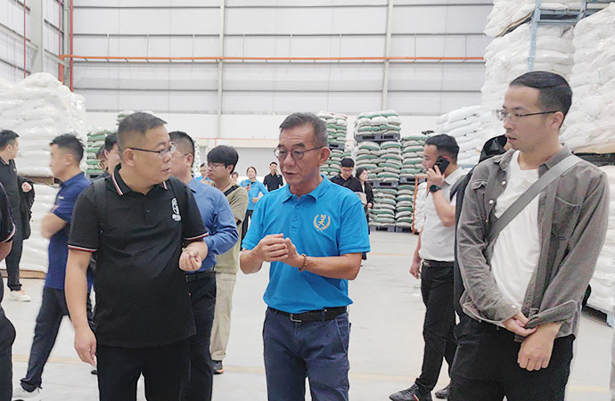 Malaysian client visits the factory for discussions.