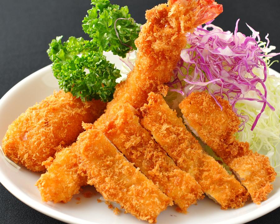 Panko breadcrumbs applied to crispy chicken and seafood products